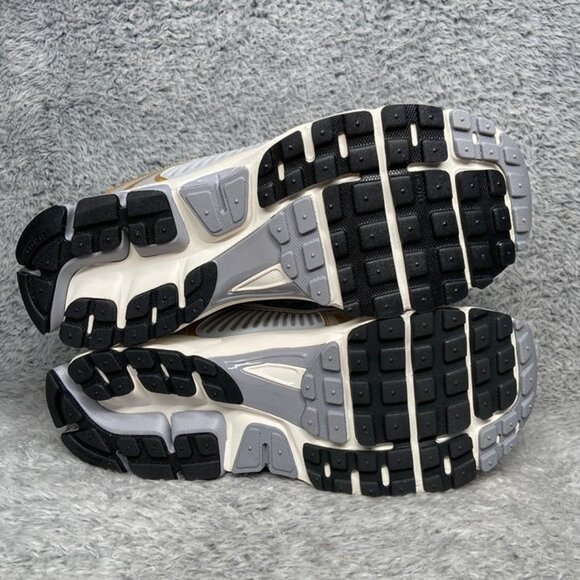 Nike Zoom Vomero 5 Platinum Metallic Gold White Size 11.5 Men Sneakers - Picture 7 of 9